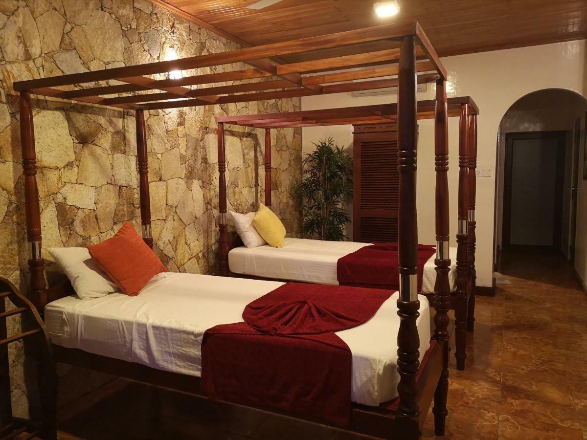 Tropical Beach House Hikkaduwa Dış mekan fotoğraf